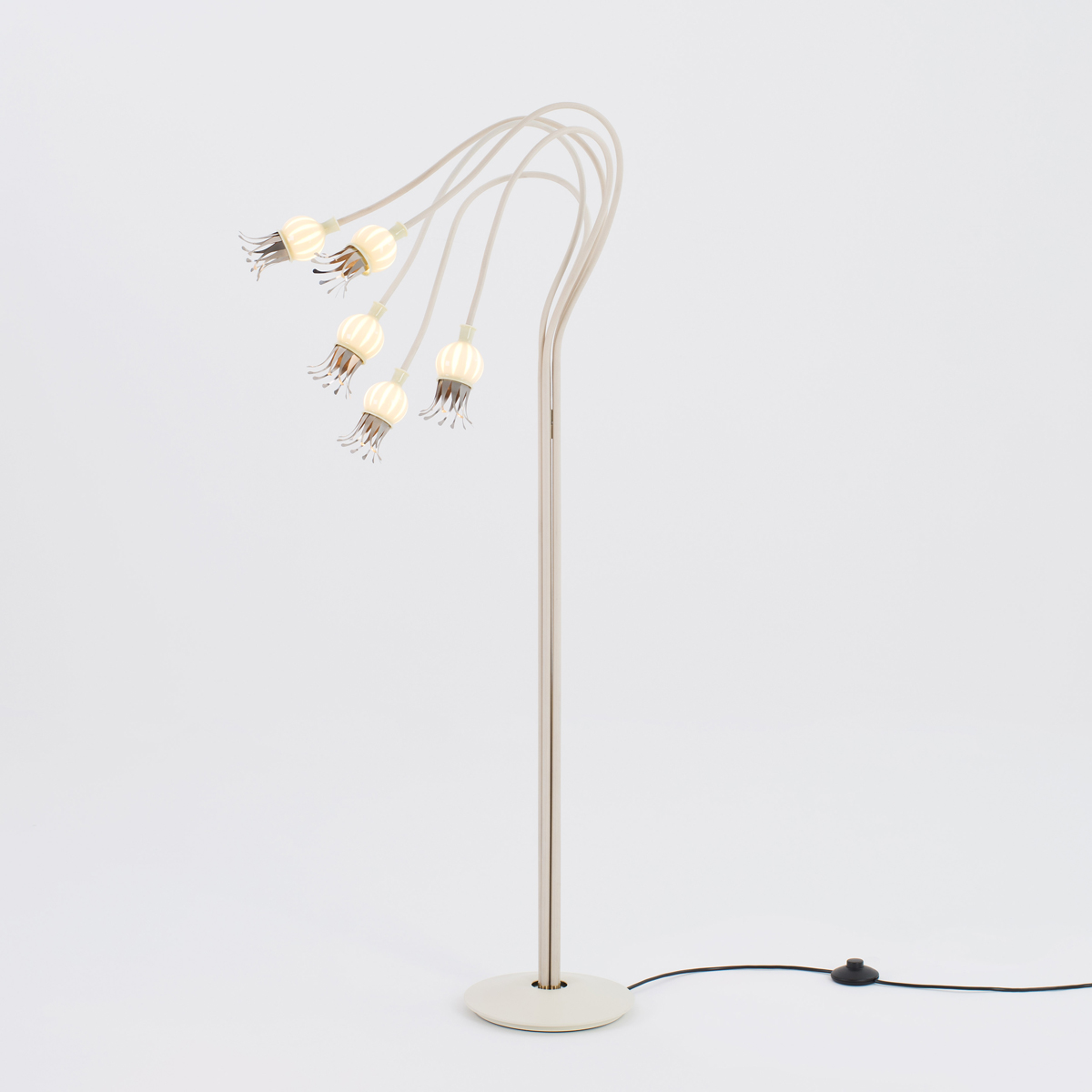 Serien.lighting Poppy Floor 5 Stehleuchte, Schirme: Keramik, Arme: beige