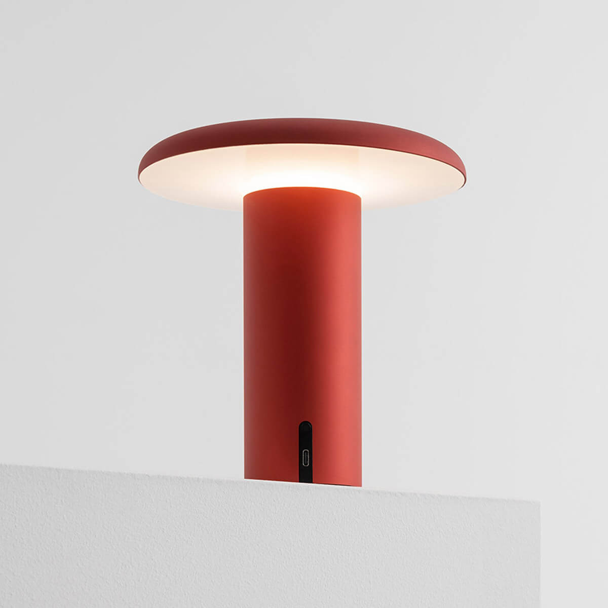 Artemide Takku LED Akkuleuchte, rot eloxiert