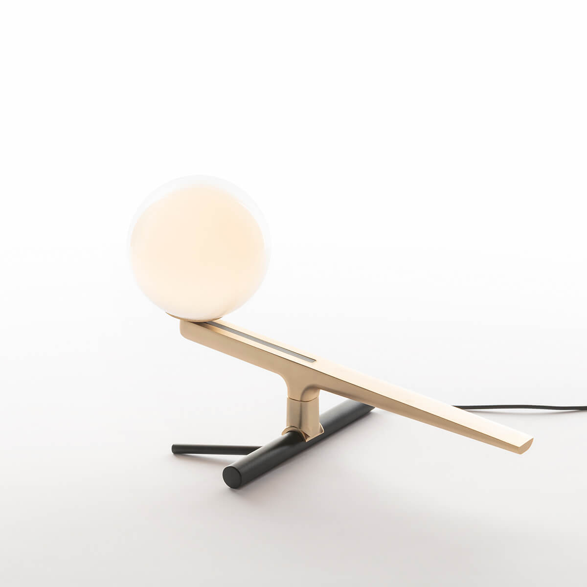Artemide Design Yanzi LED Tavolo, schwarz / Messing gebürstet