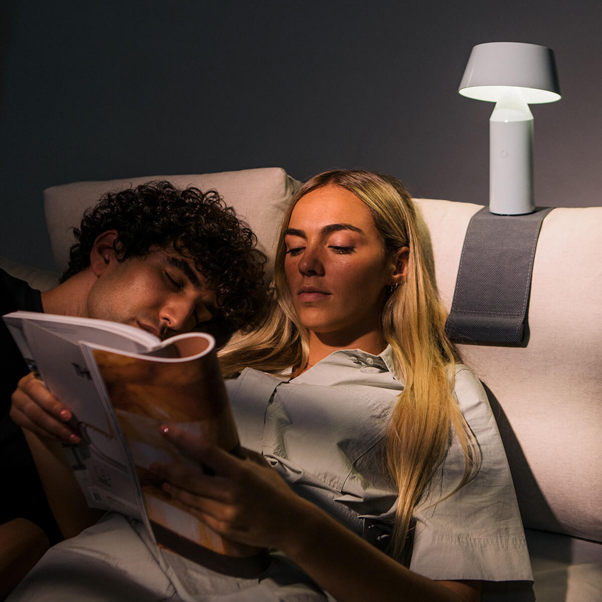 Marset Bicoca LED Akkuleuchte, weiß (mit passendem Sofa-Accessoire für Bicoca)