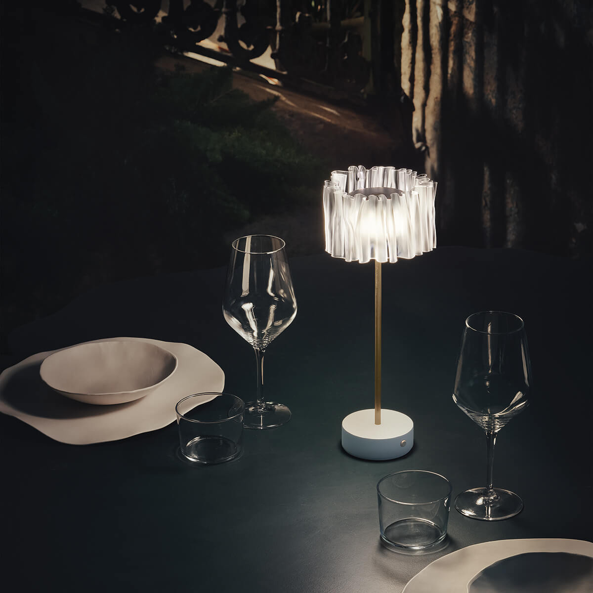 Samp Accordéon Battery Table LED Akkuleuchte, prisma / Messing, Sockel: weiß