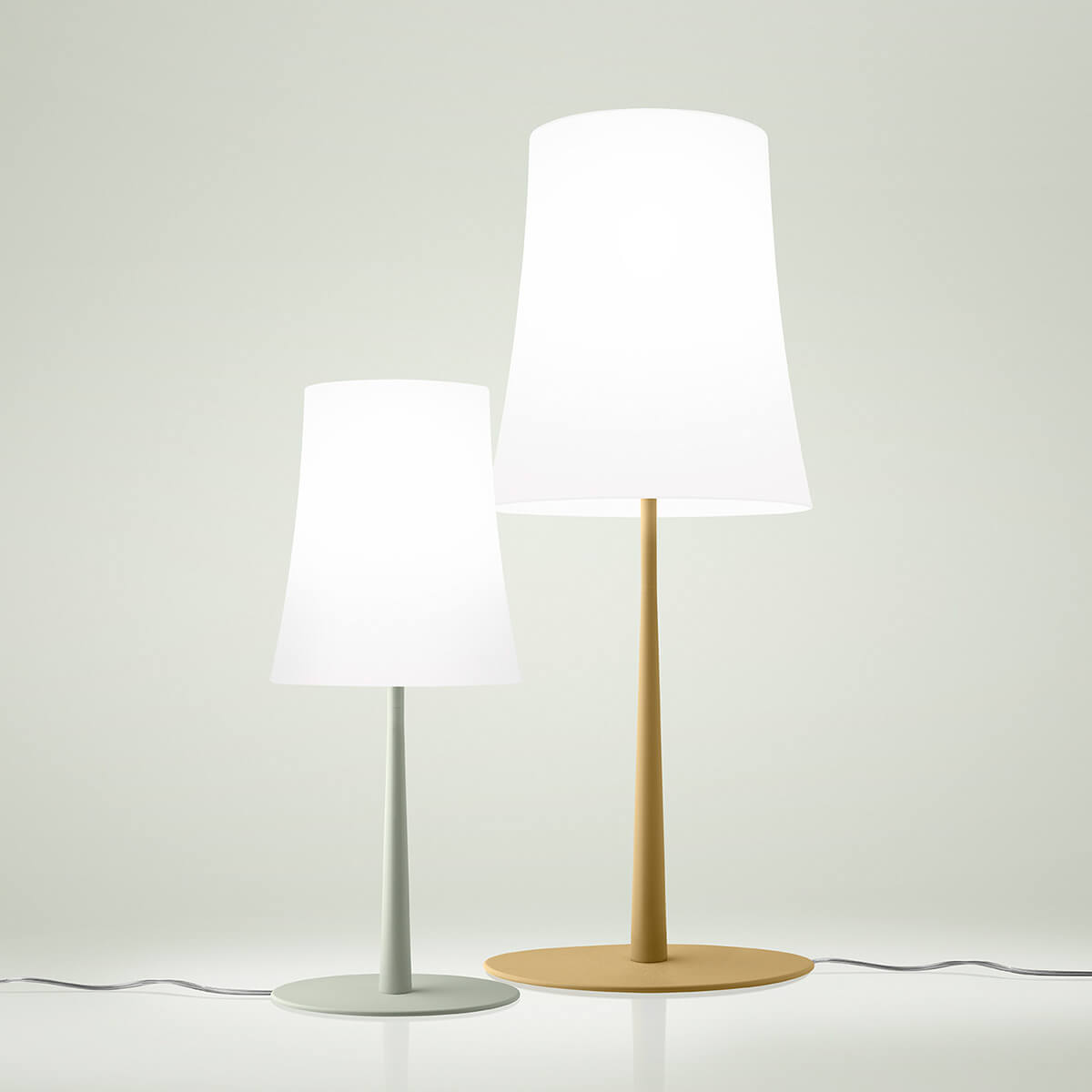 Foscarini Birdie Easy Grande Tavolo, giallo sabbia (sandgelb), und Birdie Easy Tavolo, verde salvia (salbeigrün)