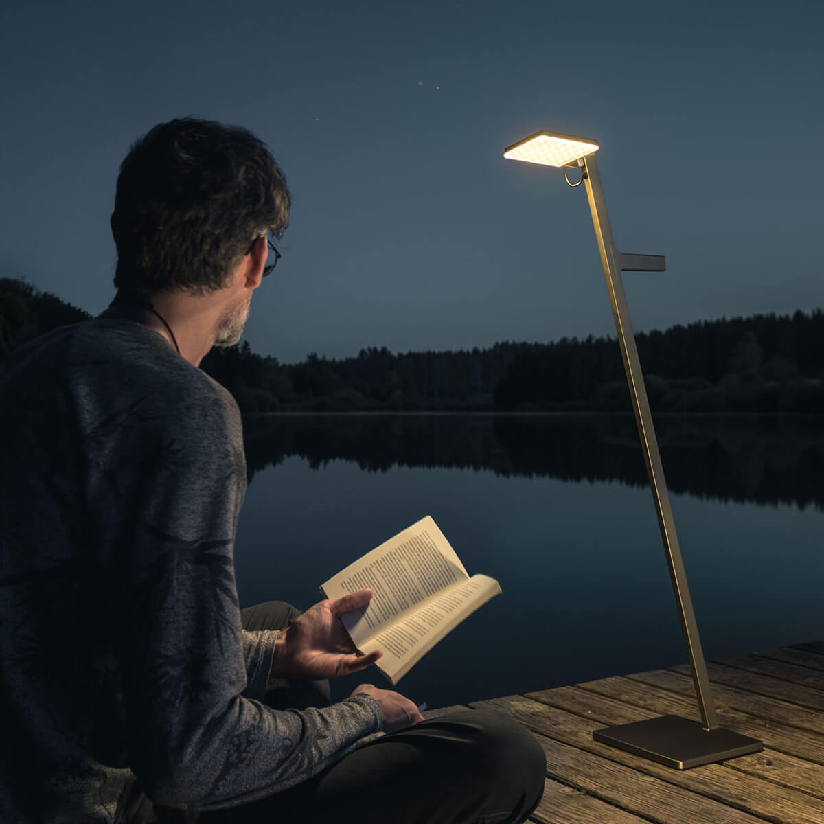 Nimbus Roxxane Leggera 101 CL LED Akkustehleuchte, dark bronze (©Nimbus Group/Gordon Kölmel)