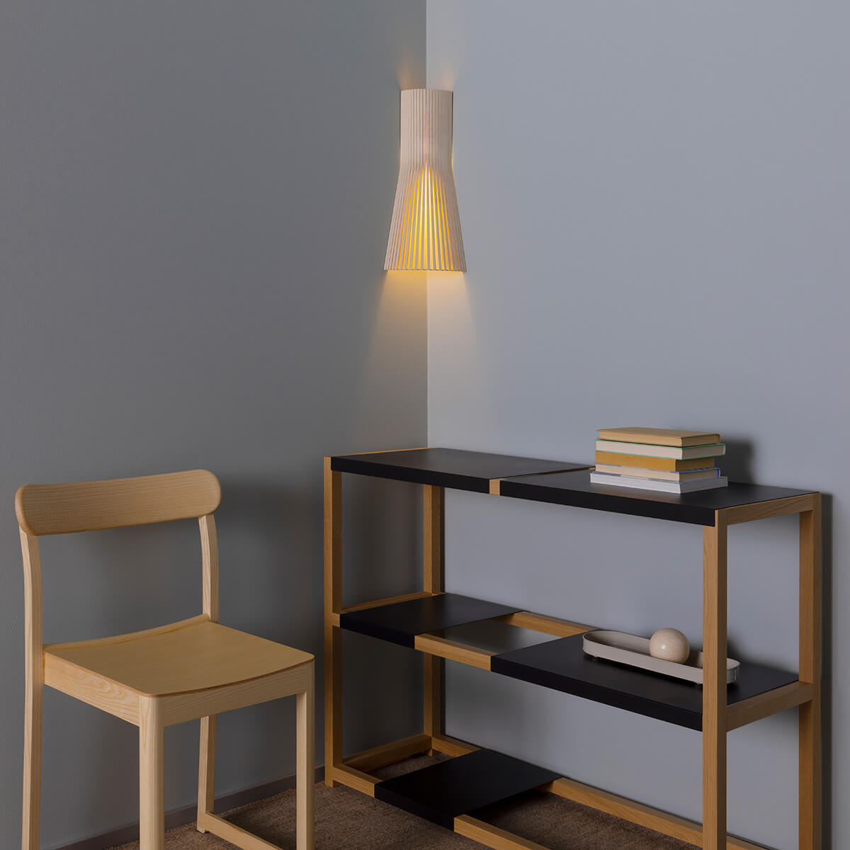 Secto Design Secto Small 4237 Eck- / Wandleuchte, Birke natur