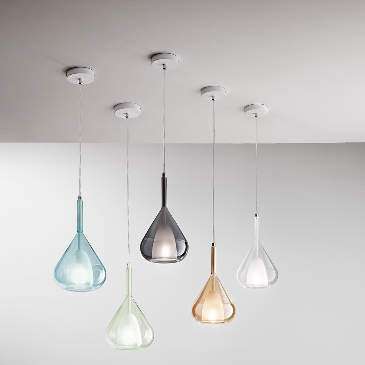 Fabas Luce Lila Pendelleuchte, azurblau, grün, grau transparent, amber und transparent