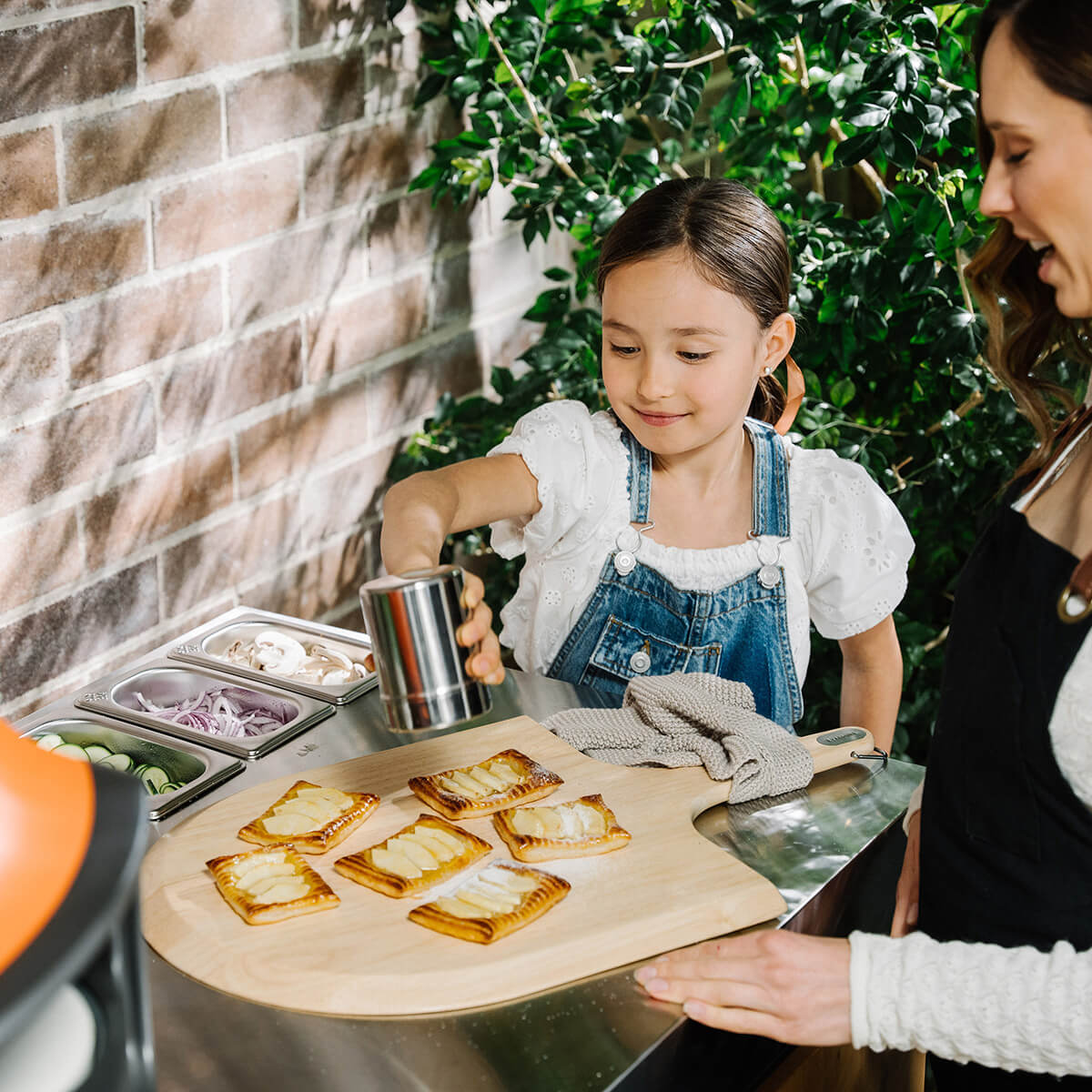 Everdure KILN Pizzaofen, 2 Brenner, rotierend, terracotta