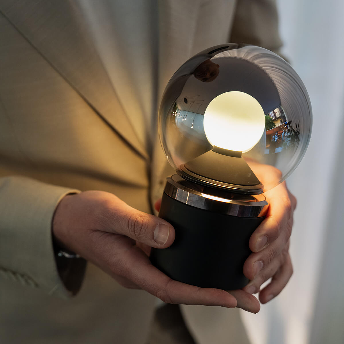 Occhio Luna pura LED Akkuleuchte, dark chrome