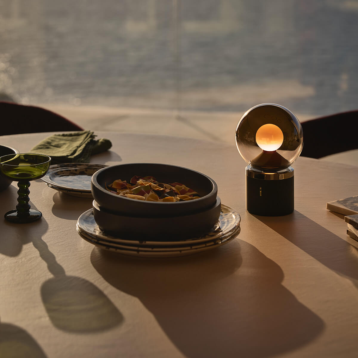 Occhio Luna pura LED Akkuleuchte, dark chrome