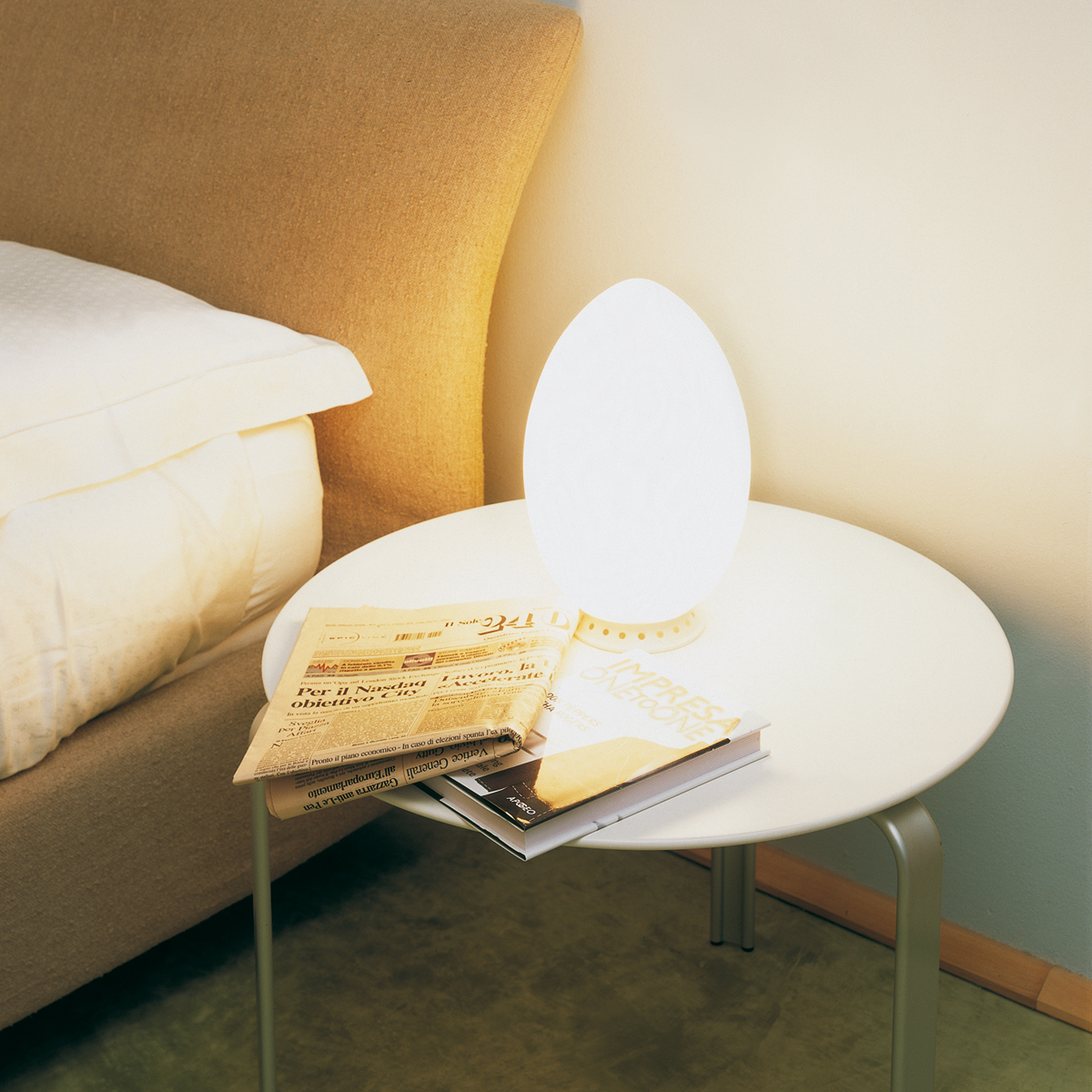 Fontana Arte Uovo Tischleuchte, Höhe: 28 cm, weiß satiniert