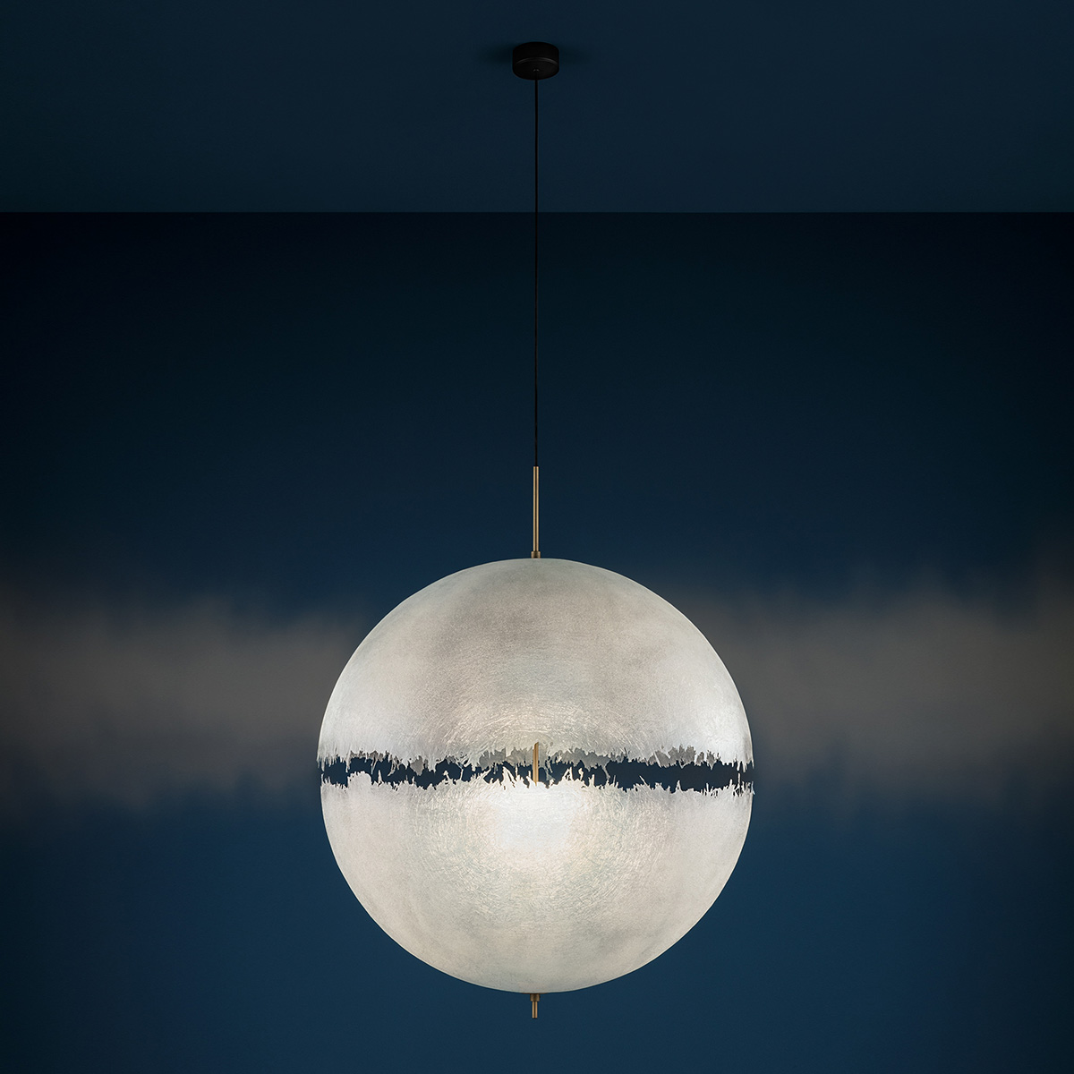 Catellani & Smith PostKrisi 65 Pendelleuchte, Ø: 40 cm, Schirm: natur, Struktur: Messing / schwarz (Foto: Nava-Rapacchietta)