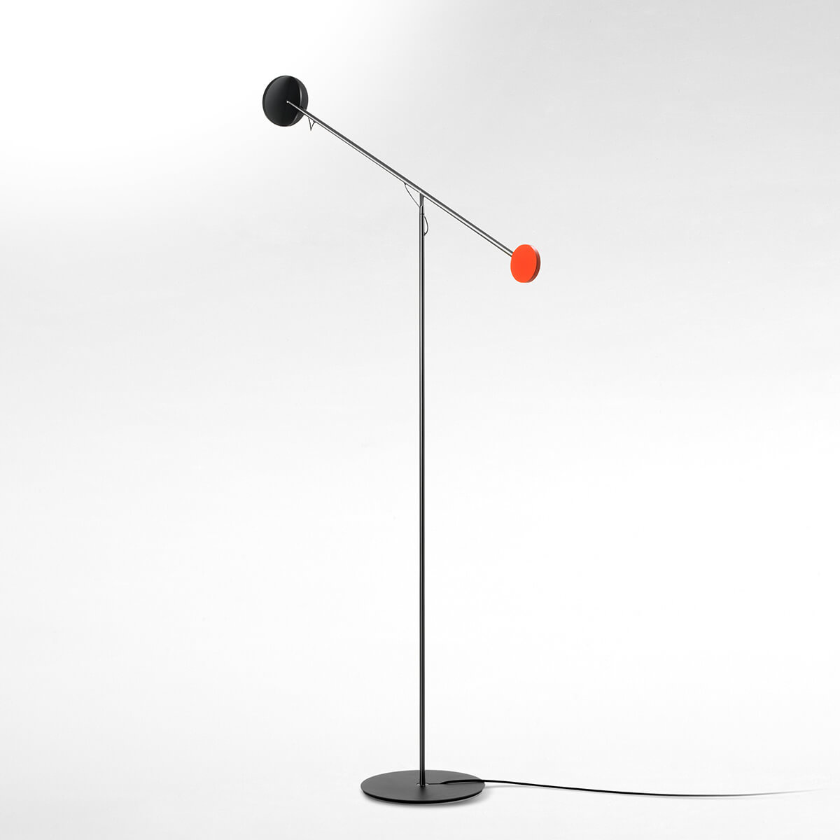 Marset Copérnica P LED Stehleuchte, graphit / schwarz, Gegengewicht: rot