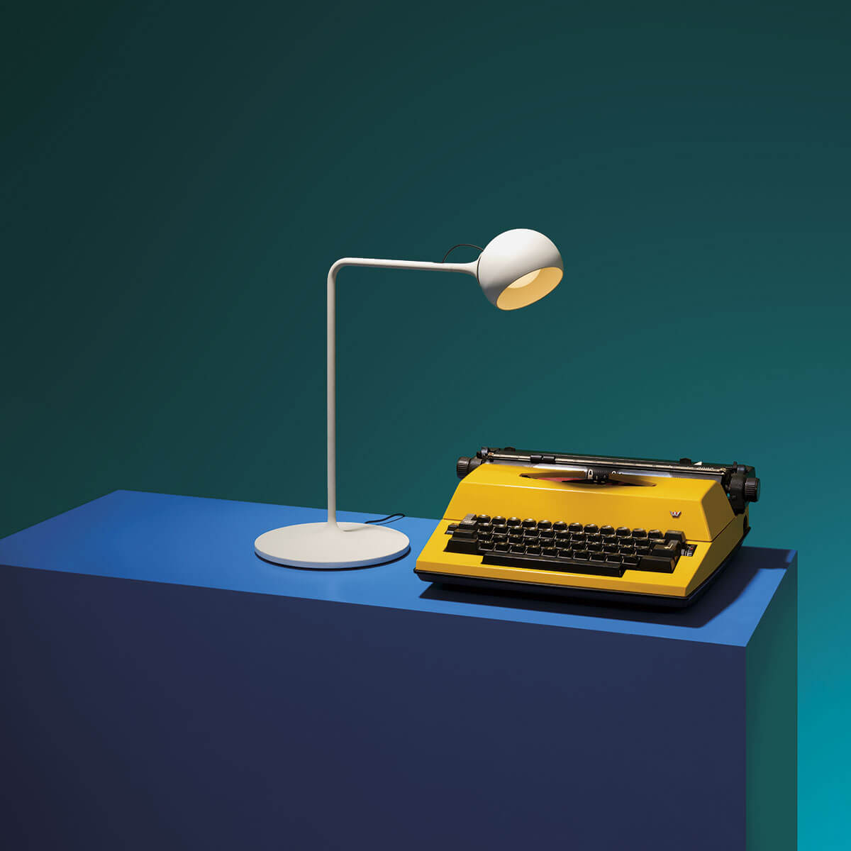 Artemide Ixa LED Tavolo, weißgrau (Foto: ©Pierpaolo-Ferrari)
