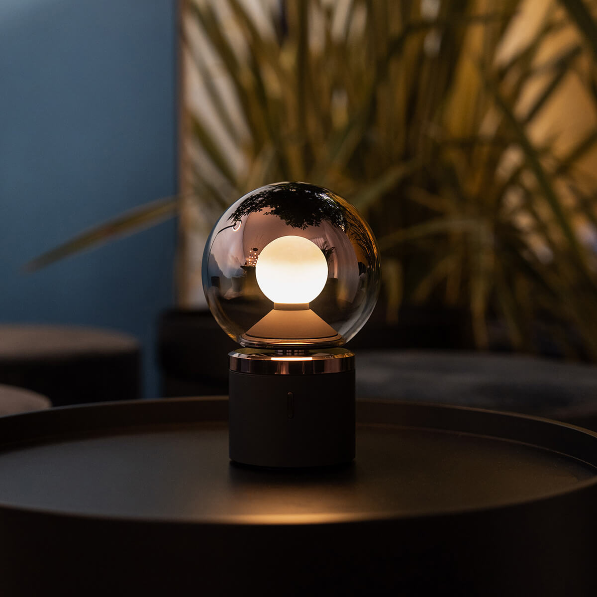 Occhio Luna pura LED Akkuleuchte, dark chrome