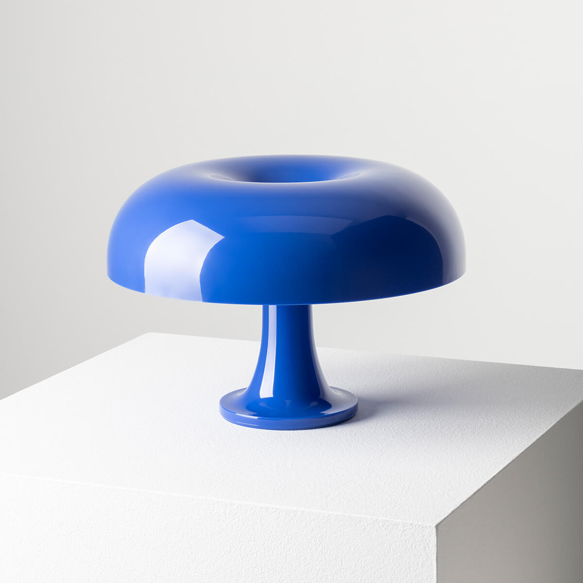 Artemide Nessino Tavolo, dunkelblau