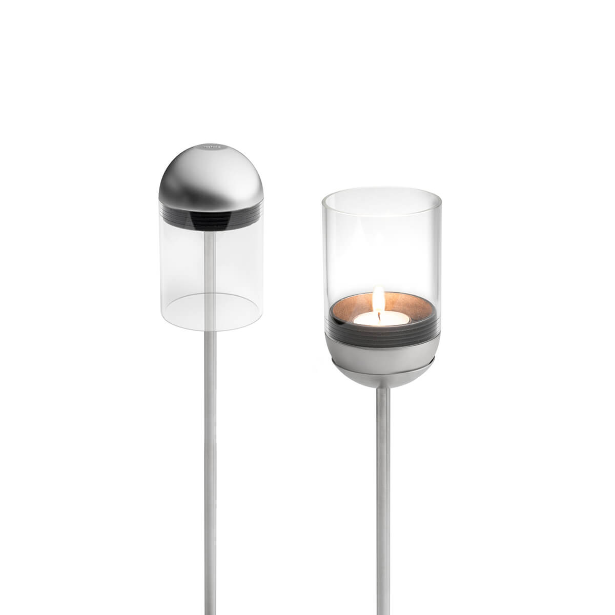 Höfats Gravity Candle Fuß, Edelstahl gebürstet, in Kombination mit dem Gravity Candle Windlicht und Stab (separat erhältlich)
