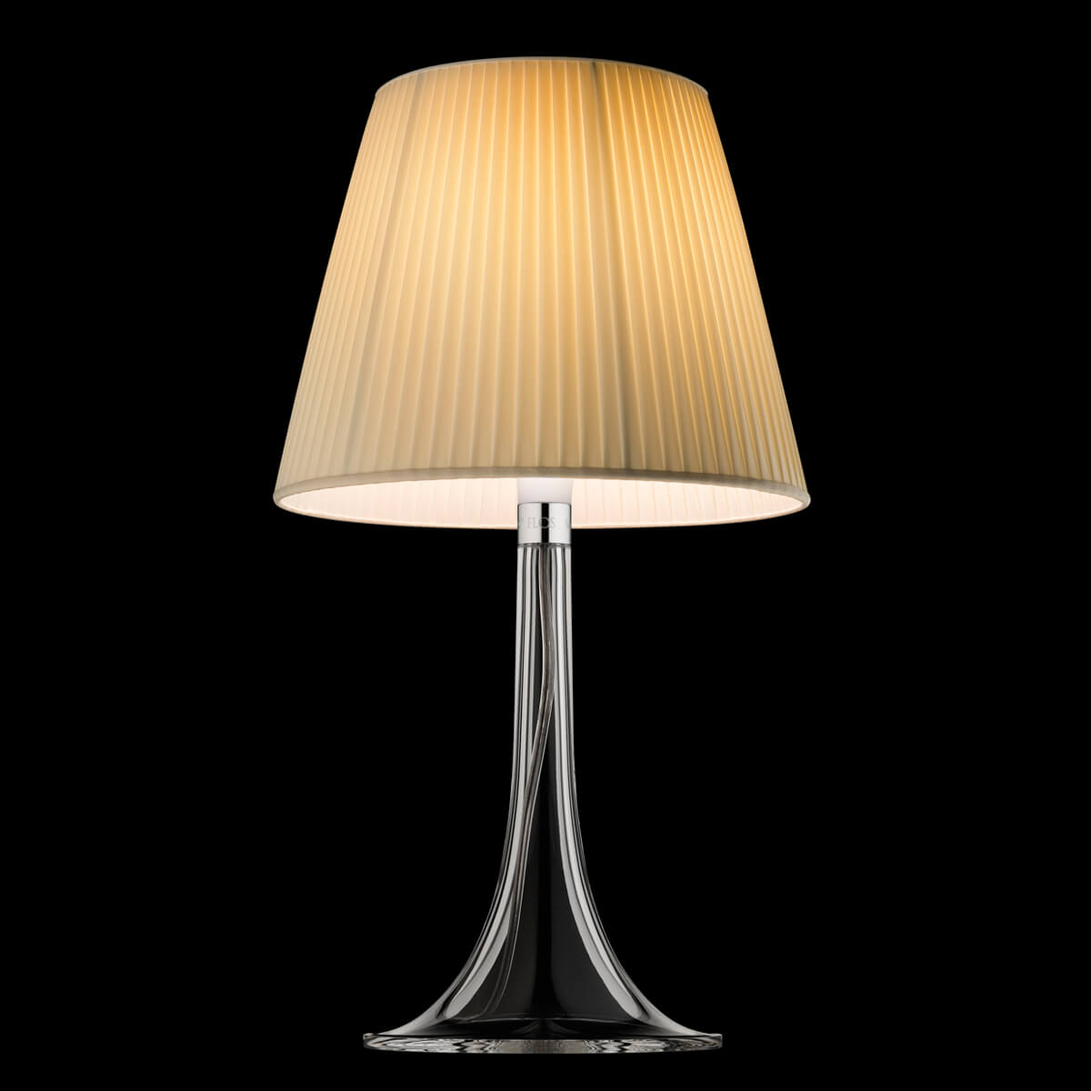 Flos Miss K Tischleuchte, Gewebe (eingeschaltet)