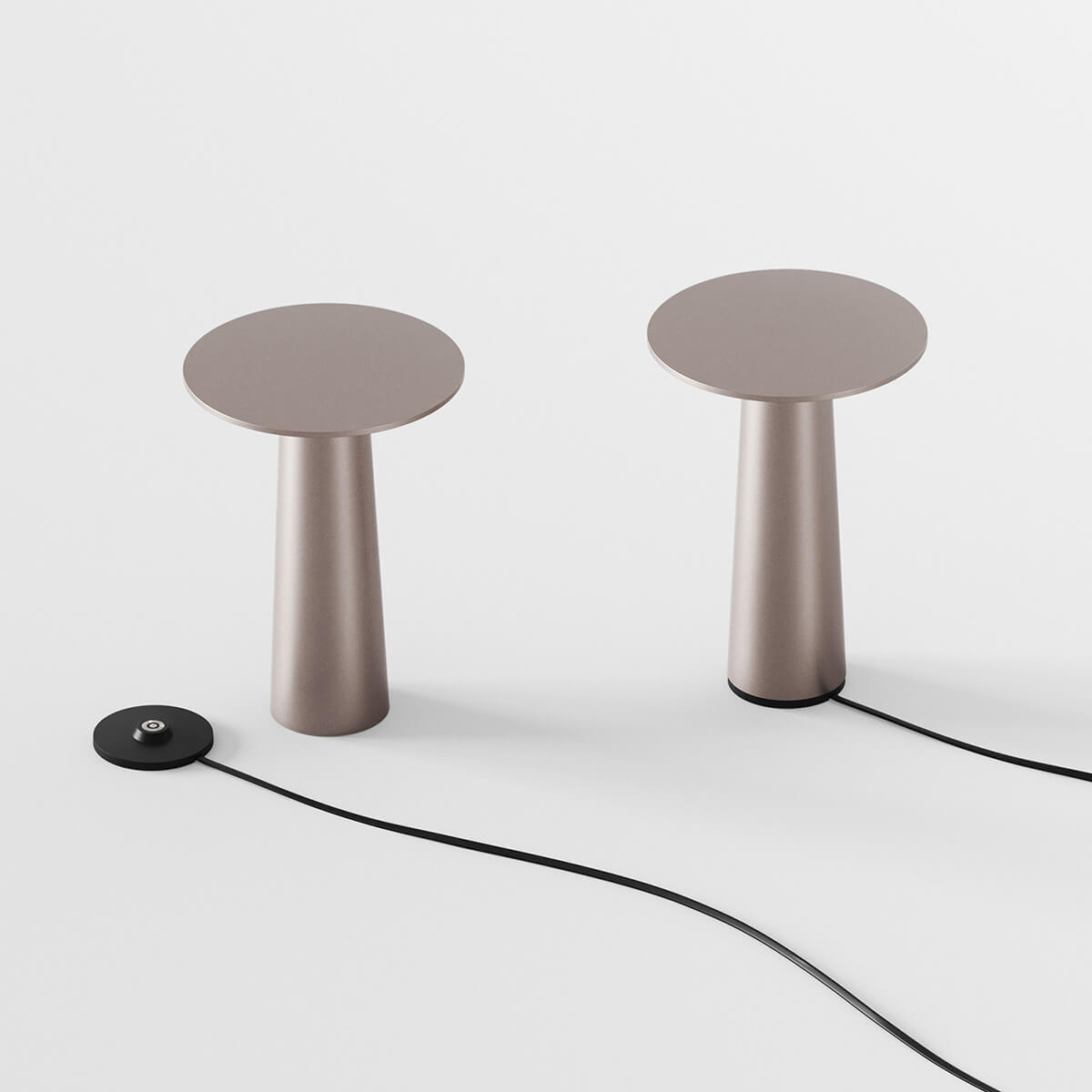 IP44.DE Lix mini LED Akkuleuchte, Dim-to-Amber, bright bronze (Bronze) (Ladestation inbegriffen)