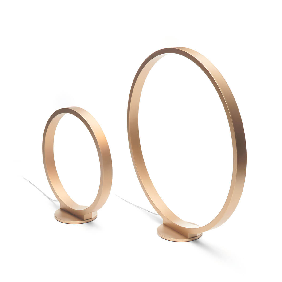 Cini & Nils Assolo43 Appoggio LED Stehleuchte, mattgold, und Cini & Nils Assolo70 Terra Stehleuchte, mattgold,