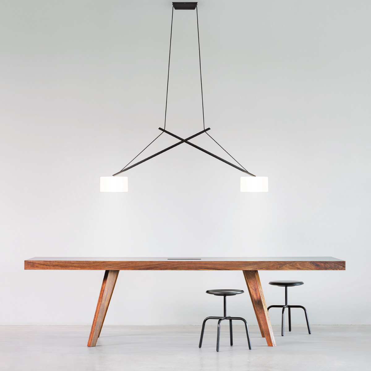 Serien.lighting Twin LED Suspension, schwarz, Schirme: Acrylglas (©Christoph Lison)