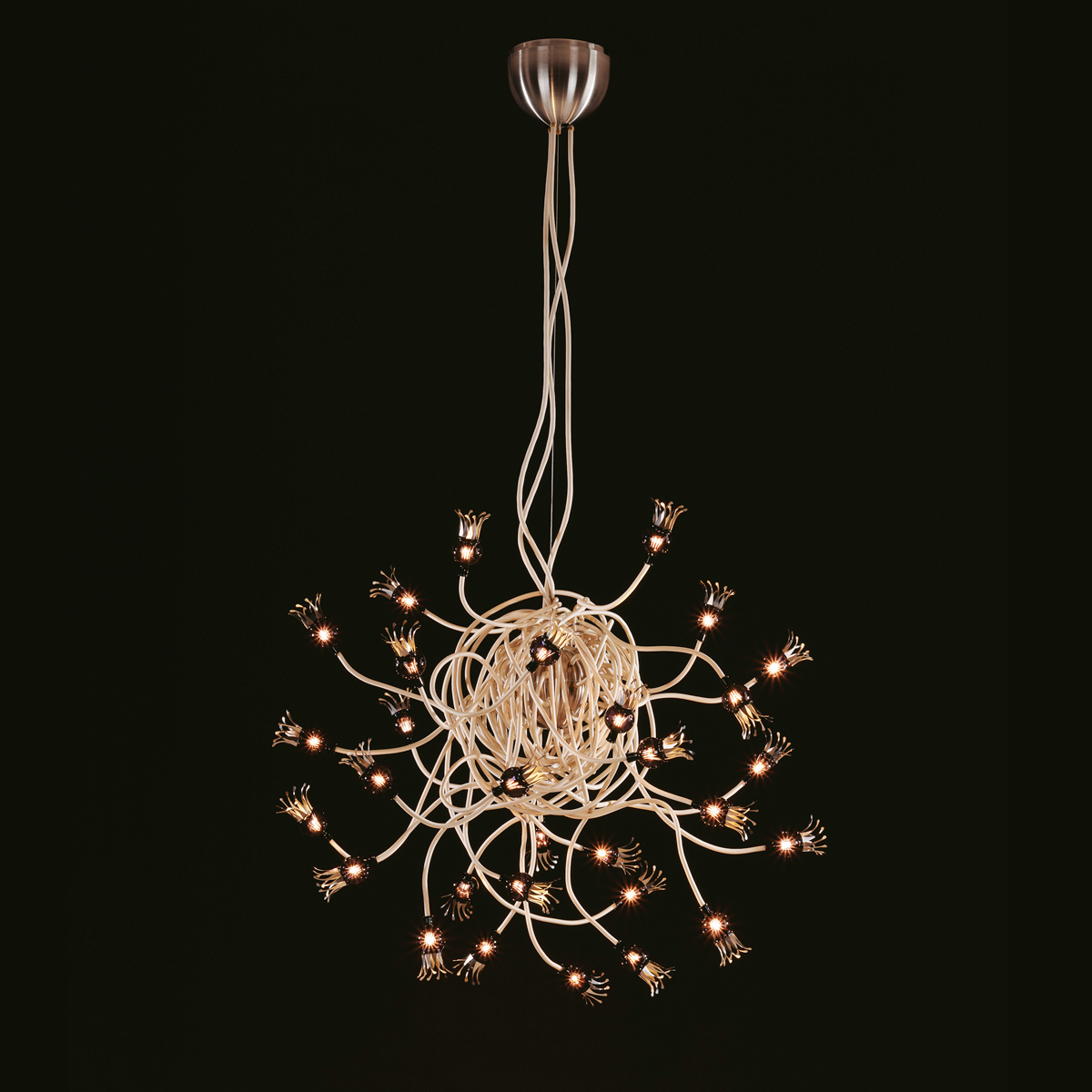 Serien.lighting Poppy Suspension Pendelleuchte, Schirme: violett, Arme: beige