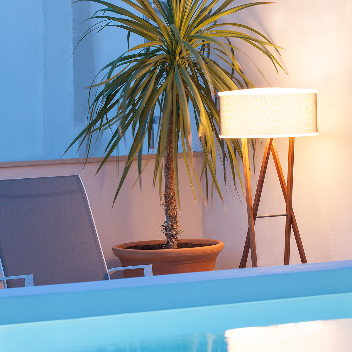 Marset Cala 140 IP65 Stehleuchte, Iroko, Schirm: braun