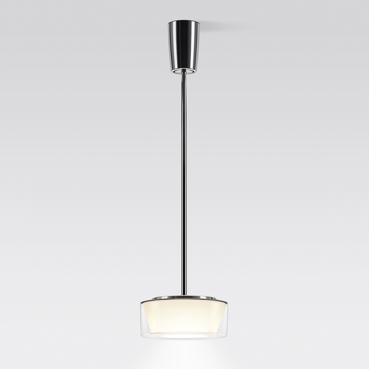 Serien.lighting Curling Suspension Tube M LED Pendelleuchte, 3000 K, Glas klar, Reflektor: konisch opal (©serien.lighting)