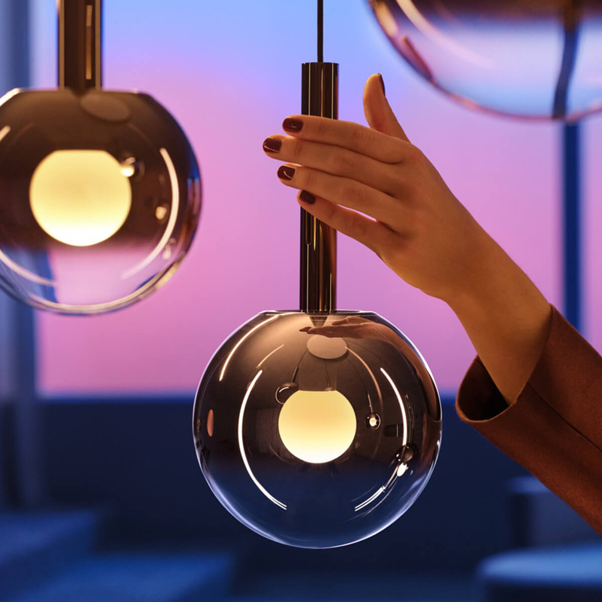 Occhio Luna sospeso up LED Pendelleuchte, dark chrome Occhio Luna sospeso up LED Pendelleuchte, dark chrome