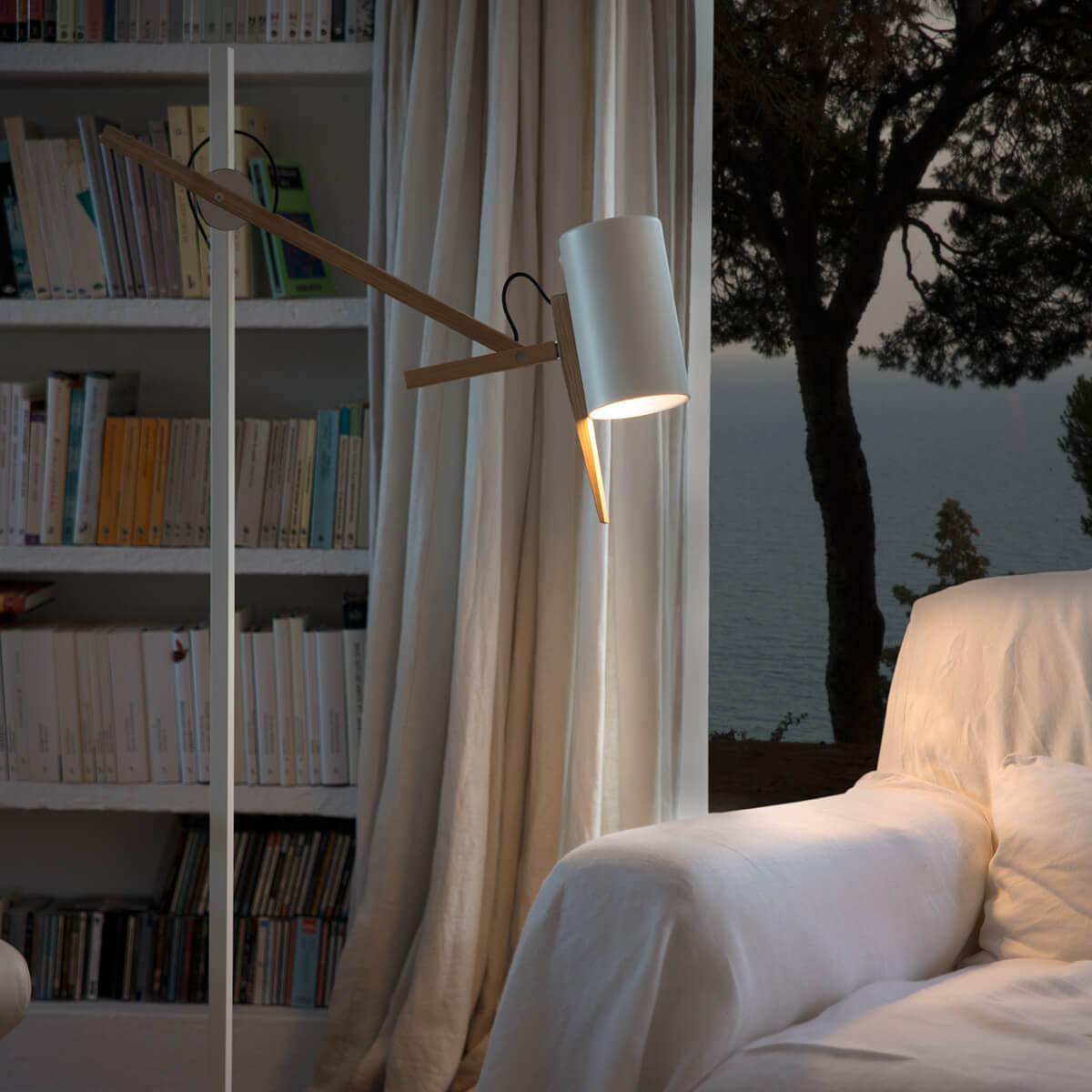 Marset Scantling P73 Stehleuchte, weiß