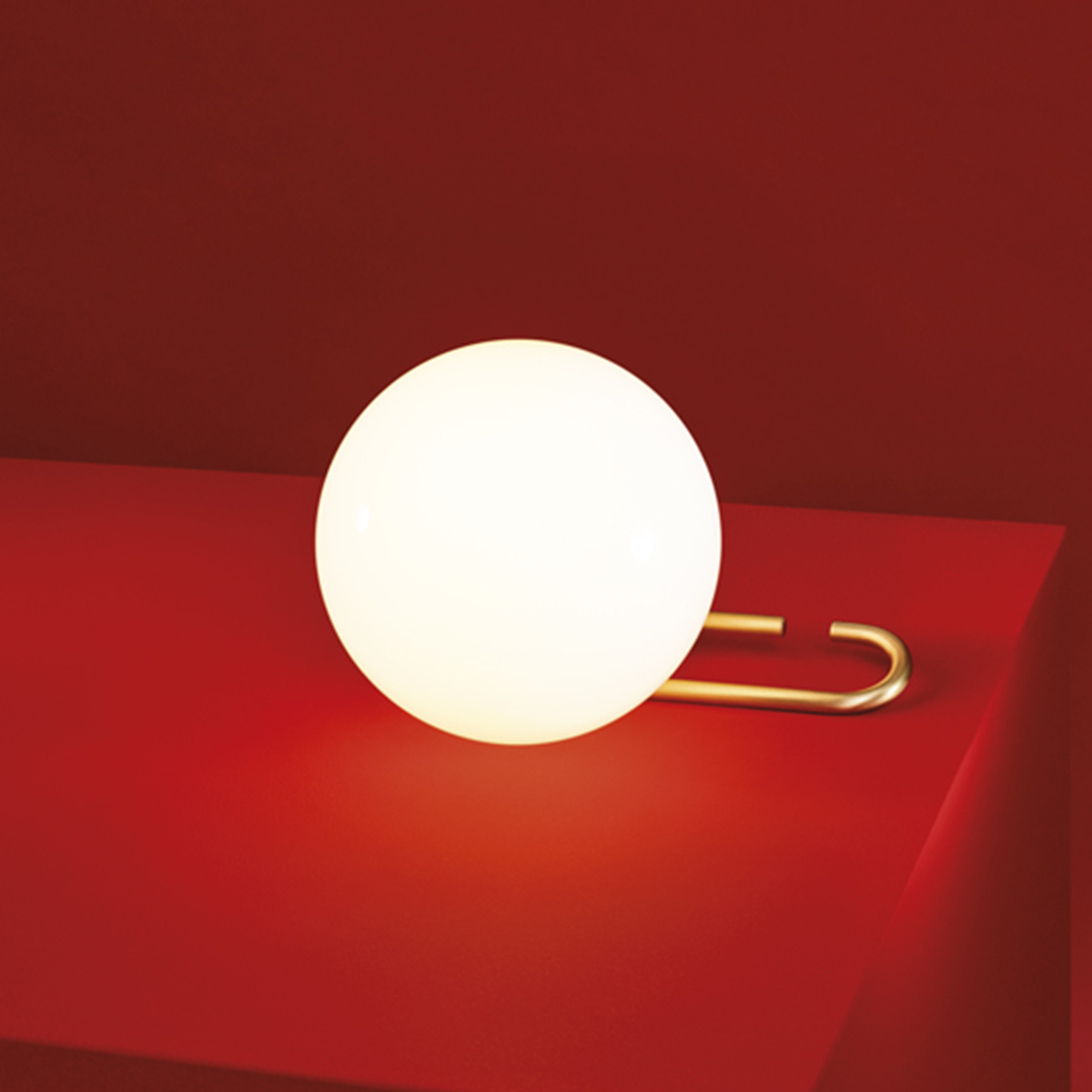 Artemide Design nh 1217 Sospensione / Tavolo, Messing gebürstet, Diffusor: weiß