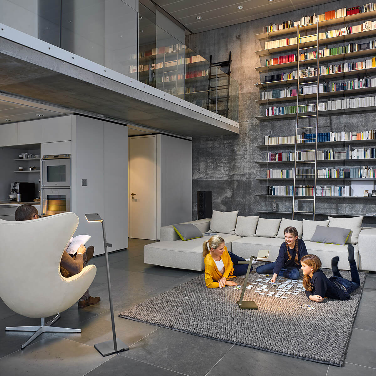 Nimbus Roxxane Leggera 101 CL LED Akkustehleuchte, basaltgrau matt (©Nimbus Group/Frank Ockert)