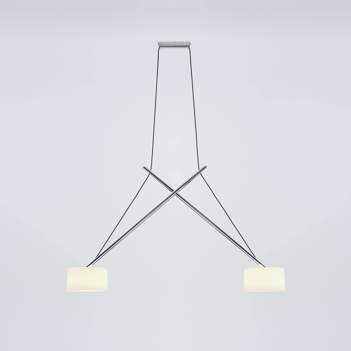 Serien.lighting Twin LED Suspension, Chrom, Schirme: Acrylglas (©Christoph Lison)
