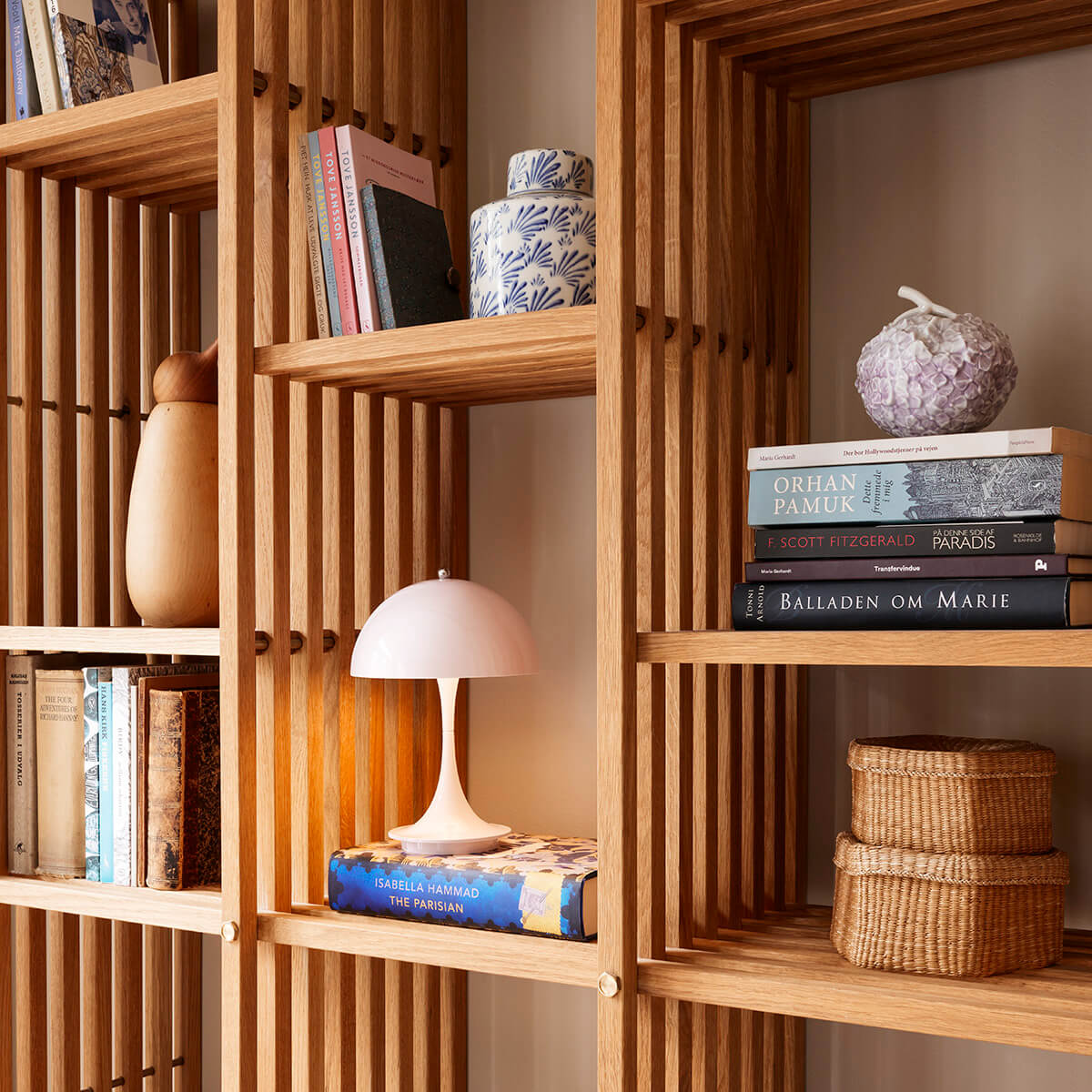 Louis Poulsen Panthella 160 Portable V2 LED Akkuleuchte, Acryl opalweiß – Design by Verner Panton