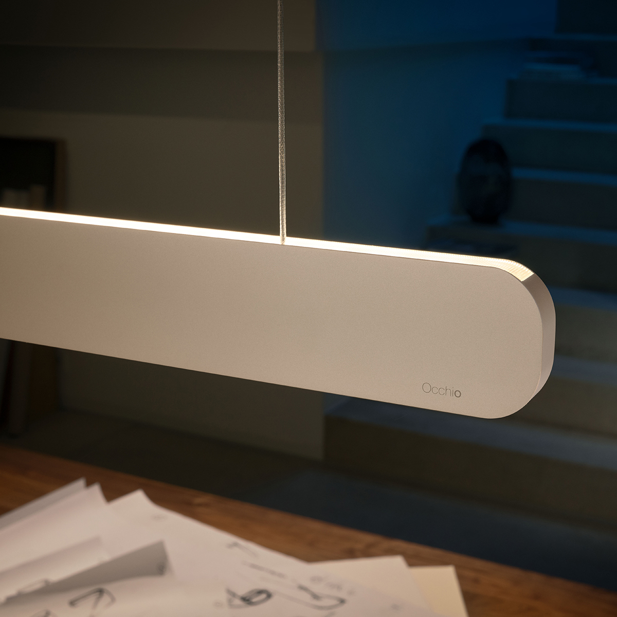 Occhio Mito volo 100 var up wide LED Pendelleuchte, Baldachin: weiß, Schirm: Gold matt