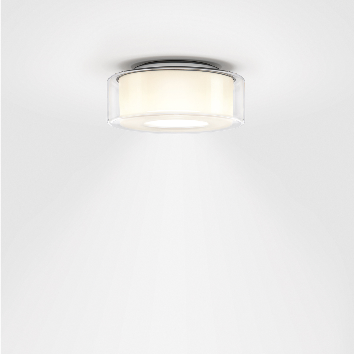 Serien.lighting Curling Ceiling S LED Deckenleuchte, 3000 K, Glas klar, Reflektor: zylindrisch opal (©serien.lighting)