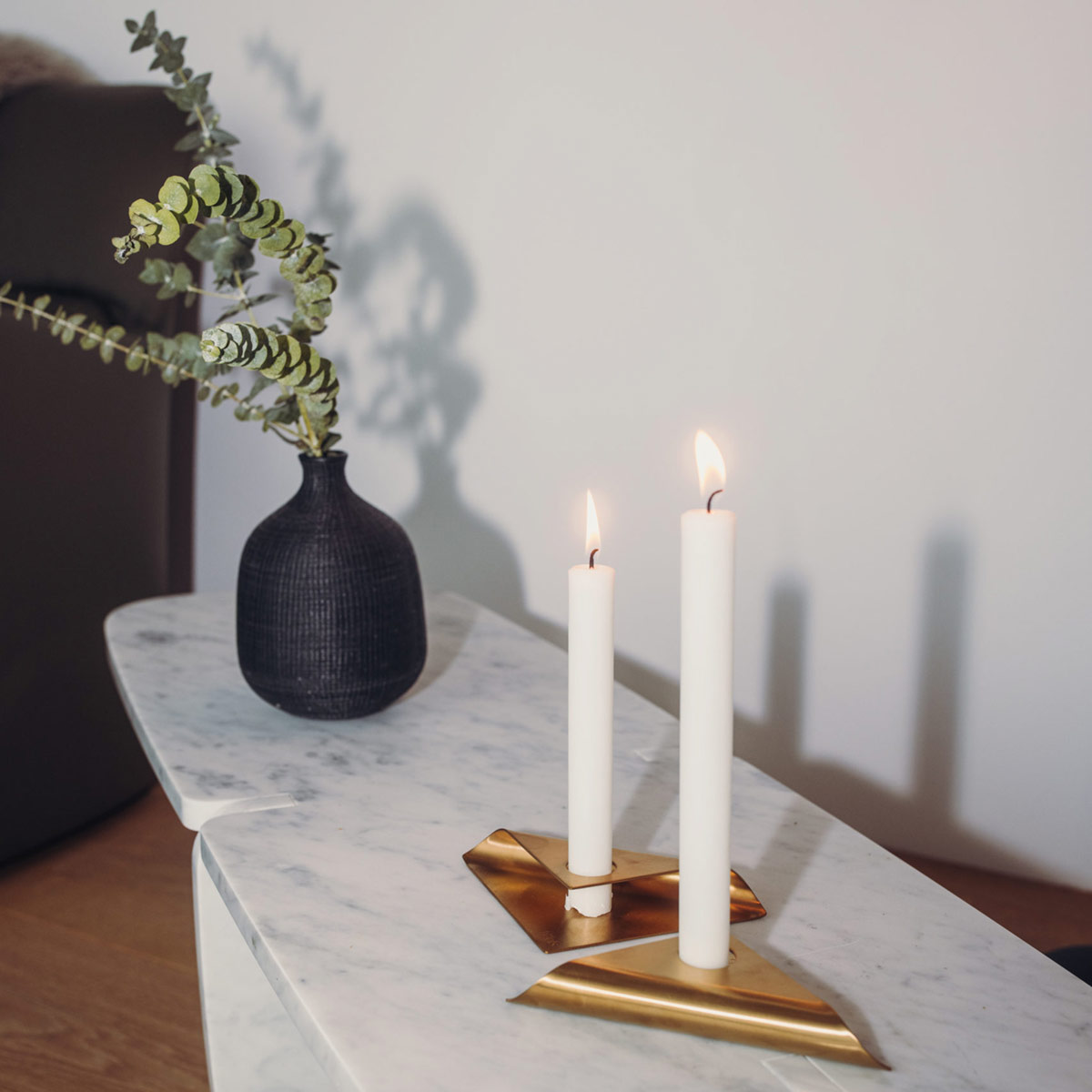 Höfats Square Candle Kerzenhalter, 2 Stück, Gold, mit Kerzen (nicht inbegriffen)