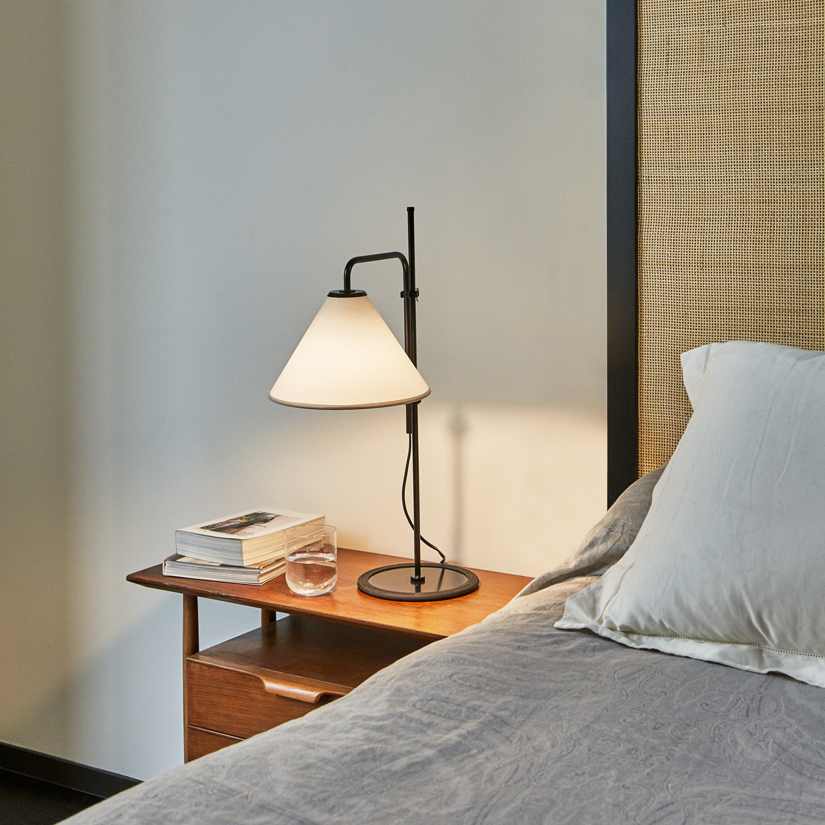 Marset Funiculí S Fabric Tischleuchte, schwarz, Schirm: sand