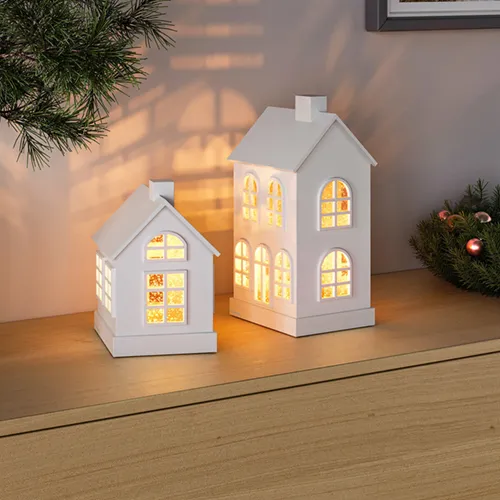Weihnachtsbeleuchtung mit leuchtenden Deko-Häusern für eine stimmungsvolle Advents- und Weihnachtsdekoration