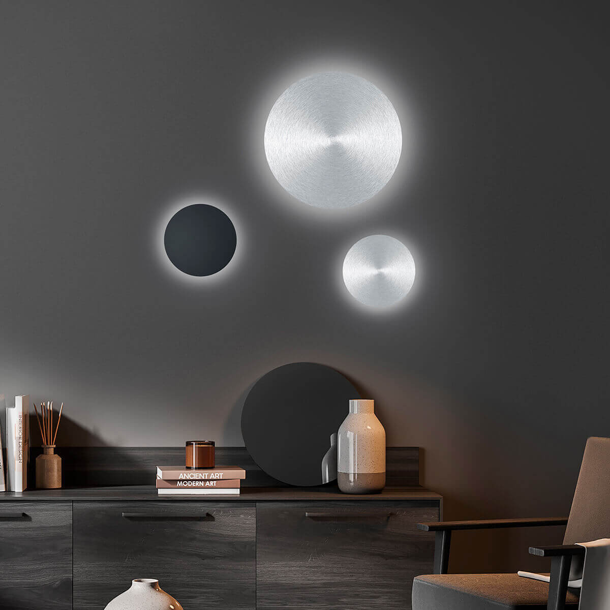 HELL Delta 70504 LED Wand- / Deckenleuchte, Ø: 60 cm, Alu eloxiert, sowie Delta 40269 LED Wand- / Deckenleuchte, Ø: 30 cm, schwarz und Alu eloxiert