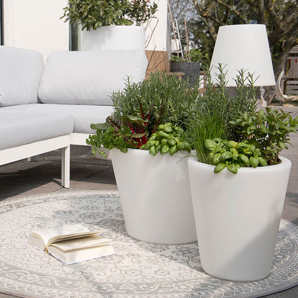 8 seasons design Shining Classic Pot XM Pflanztopf / Dekoleuchte, weiß