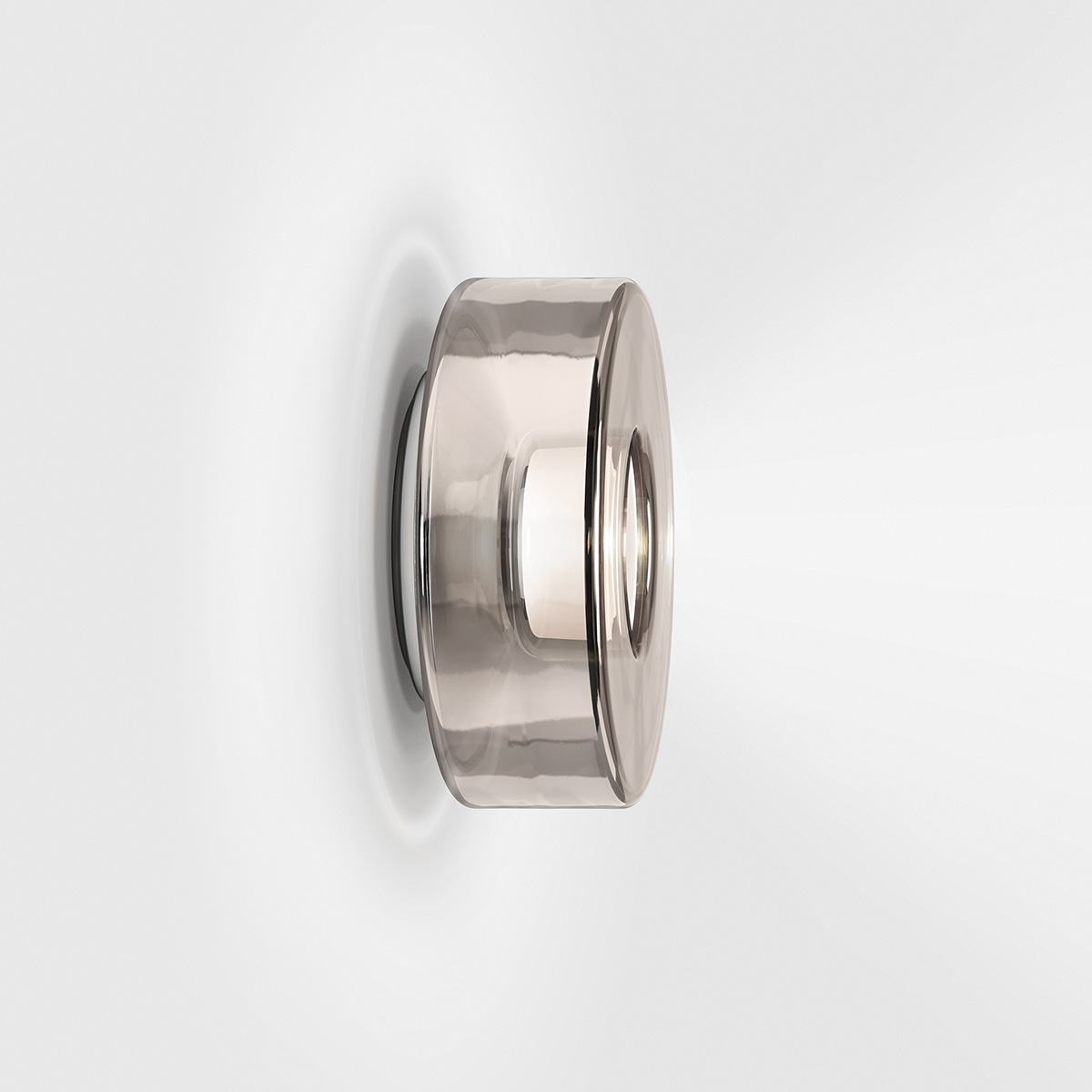 Serien.lighting Curling Wall M LED Wandleuchte, Glas neusilber (©serien.lighting)