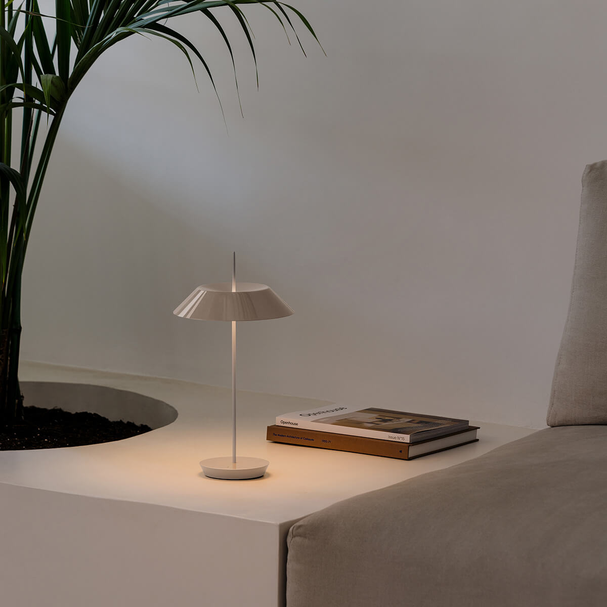 Vibia Mayfair Mini 5495 LED Akkuleuchte, beige