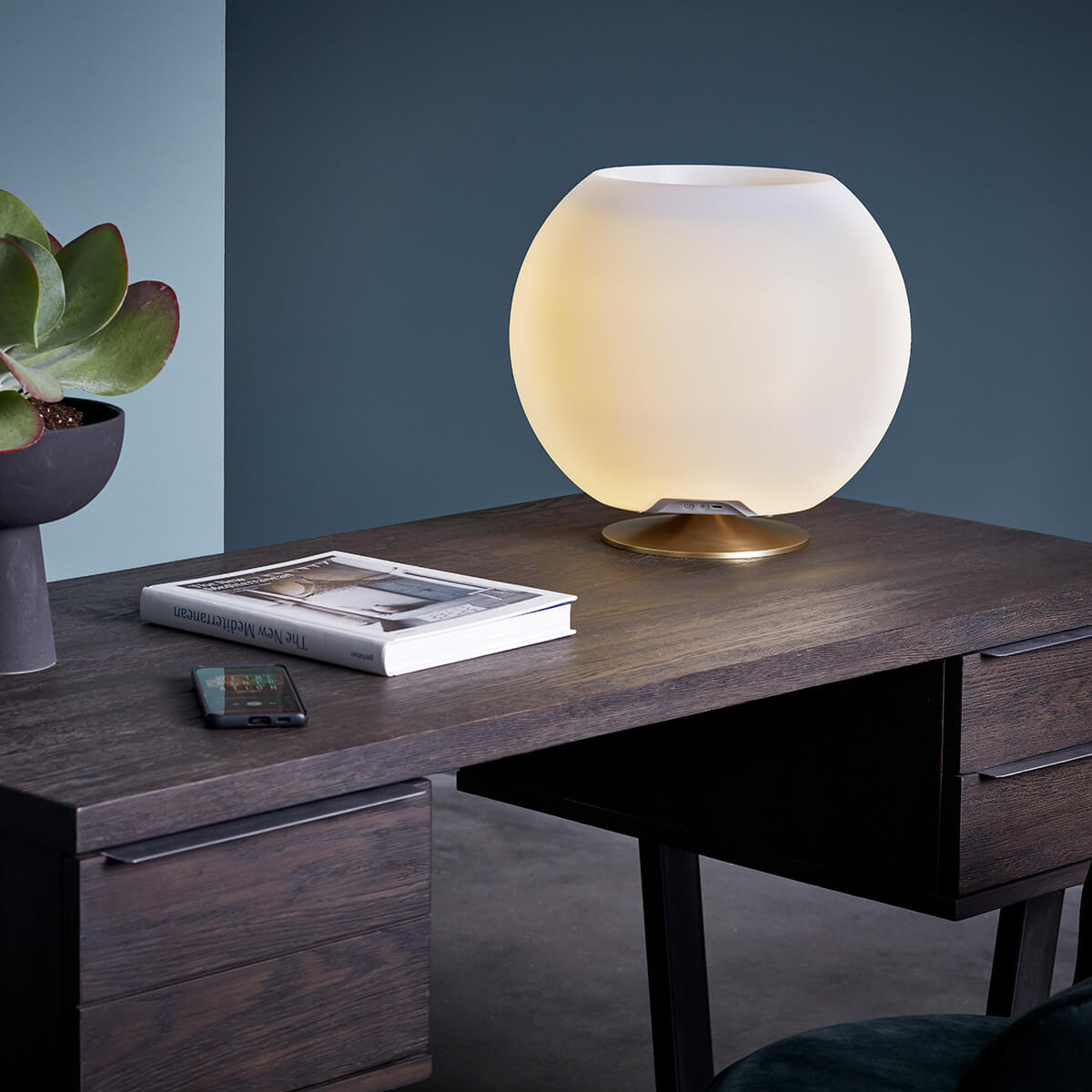 Kooduu Sphere LED Akkuleuchte, Bluetooth Lautsprecher & Weinkühler, Messing