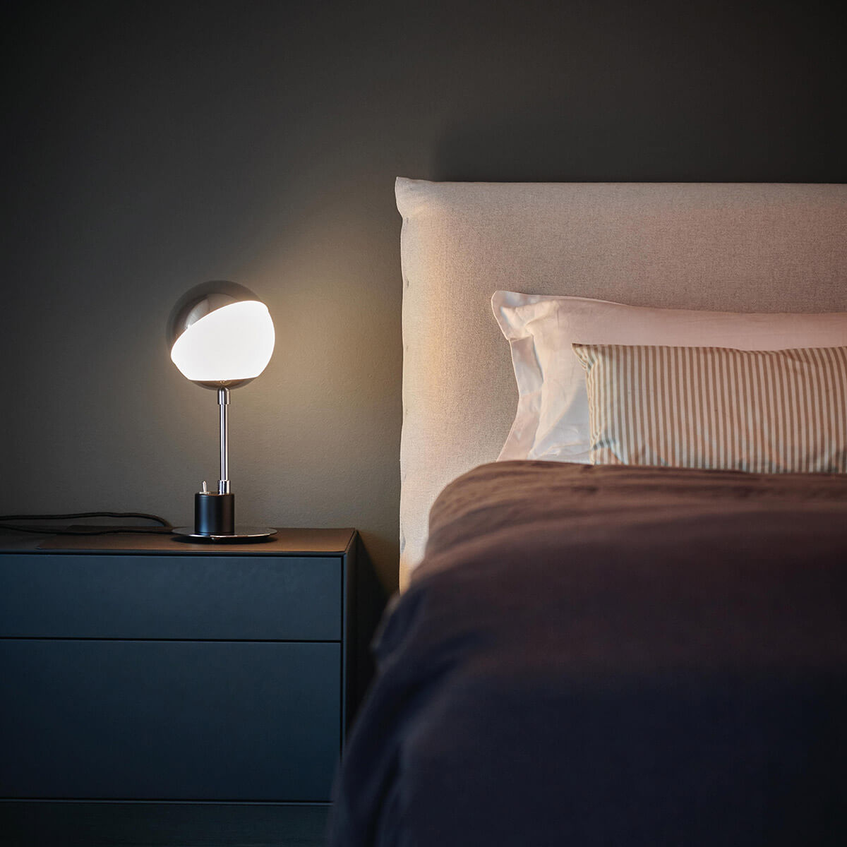 Tecnolumen SF 28 Tischleuchte, Chrom, Fuß: schwarz lackiert