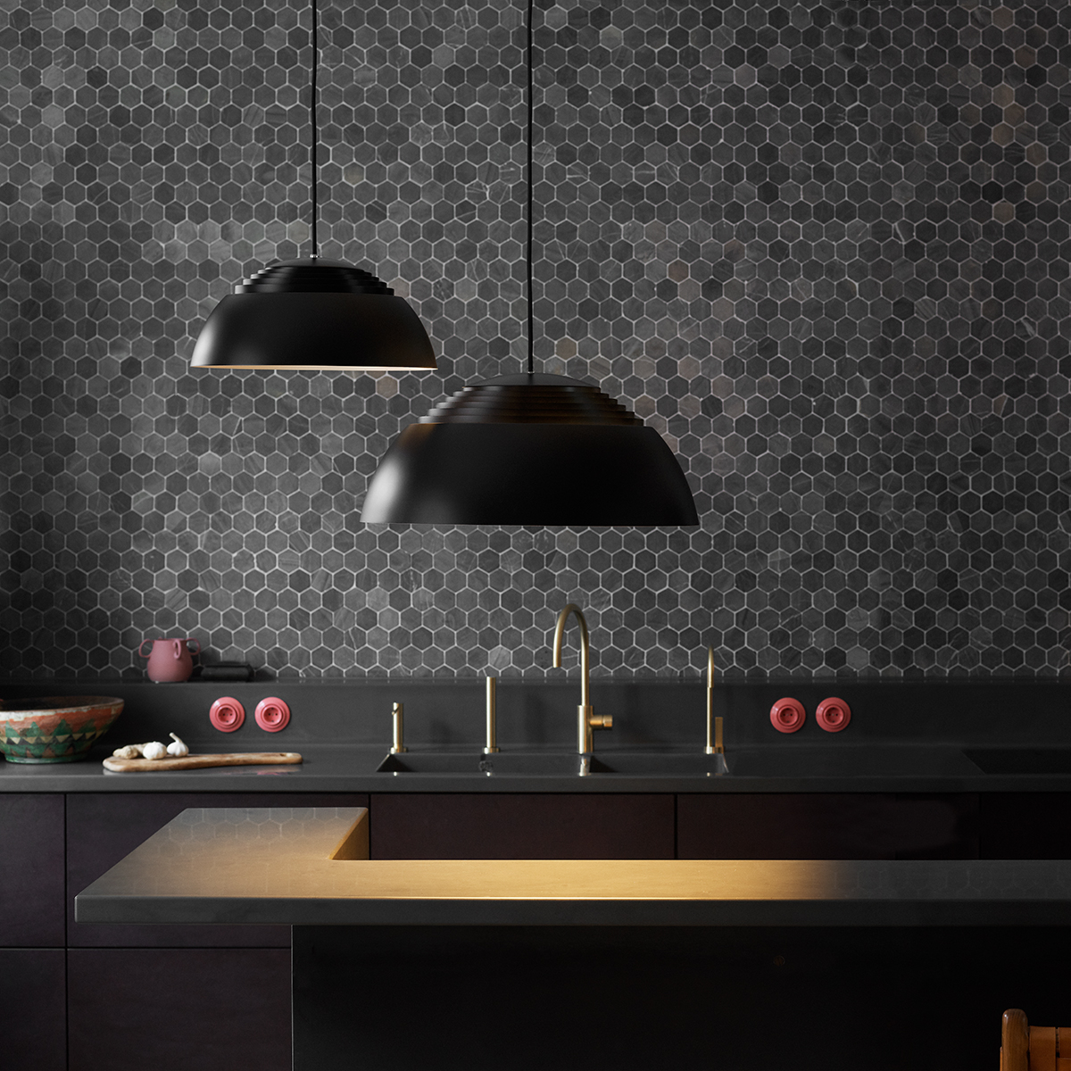 Louis Poulsen AJ Royal LED Pendelleuchte, Ø: 37 und 50 cm, schwarz