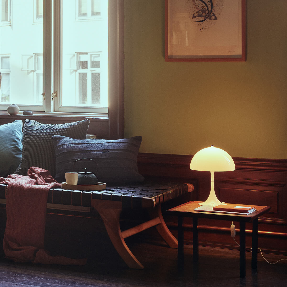 Louis Poulsen Panthella 250 LED Tischleuchte, Acryl opalweiß – Design by Verner Panton