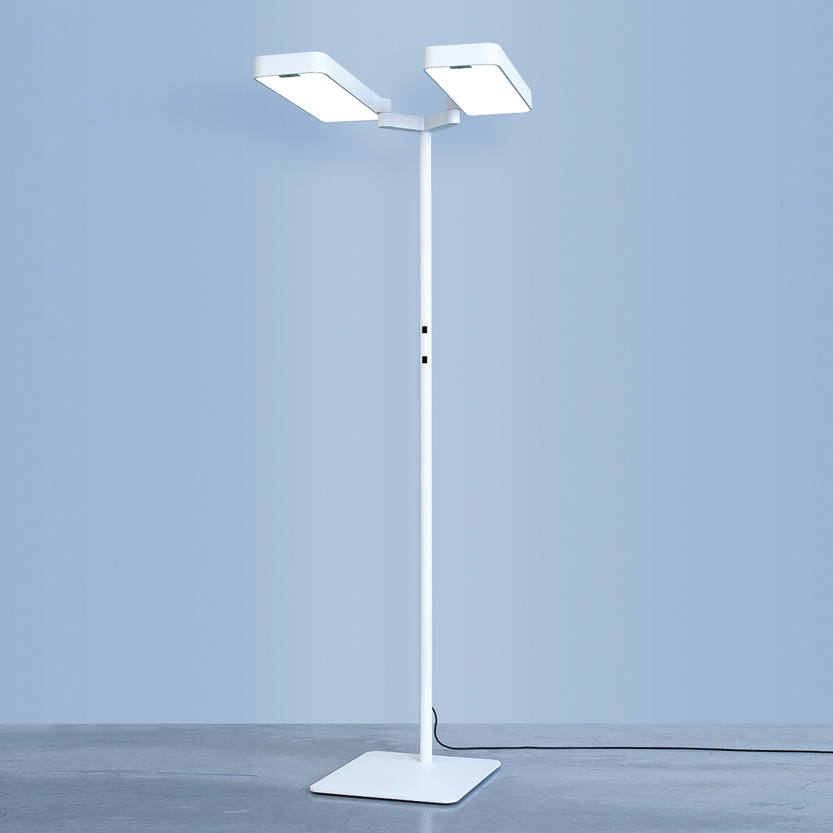 Lightnet Caleo-S4 Stehleuchte, Switch & Dim, Silber matt