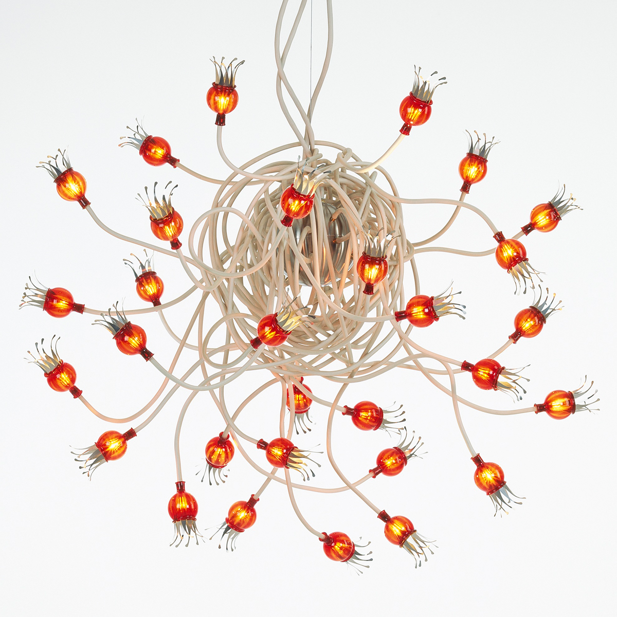 Serien.lighting Poppy Suspension Pendelleuchte, Schirme: rubinrot, Arme: beige