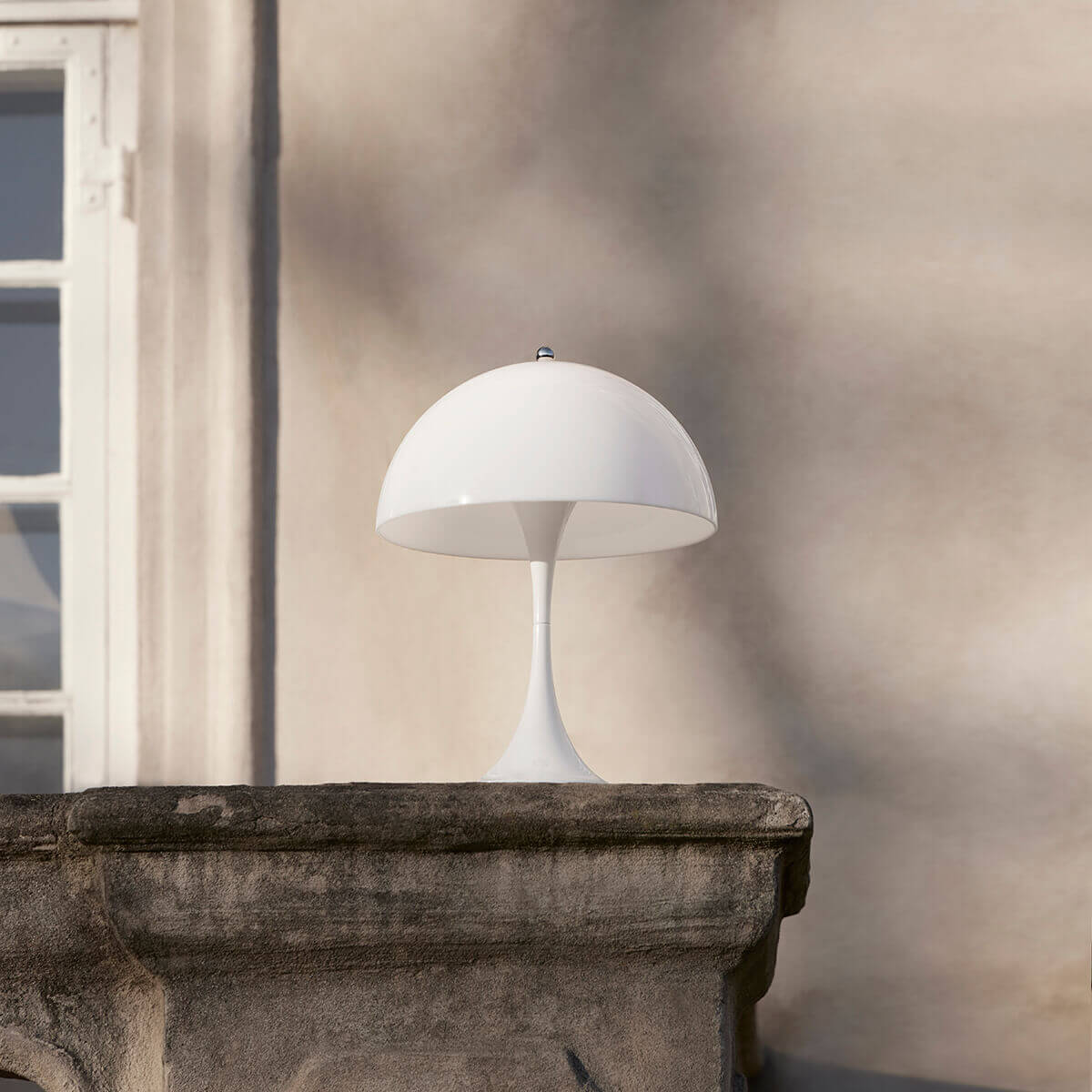 Louis Poulsen Panthella 250 Portable V2 LED Akkuleuchte, Acryl opalweiß – Design by Verner Panton