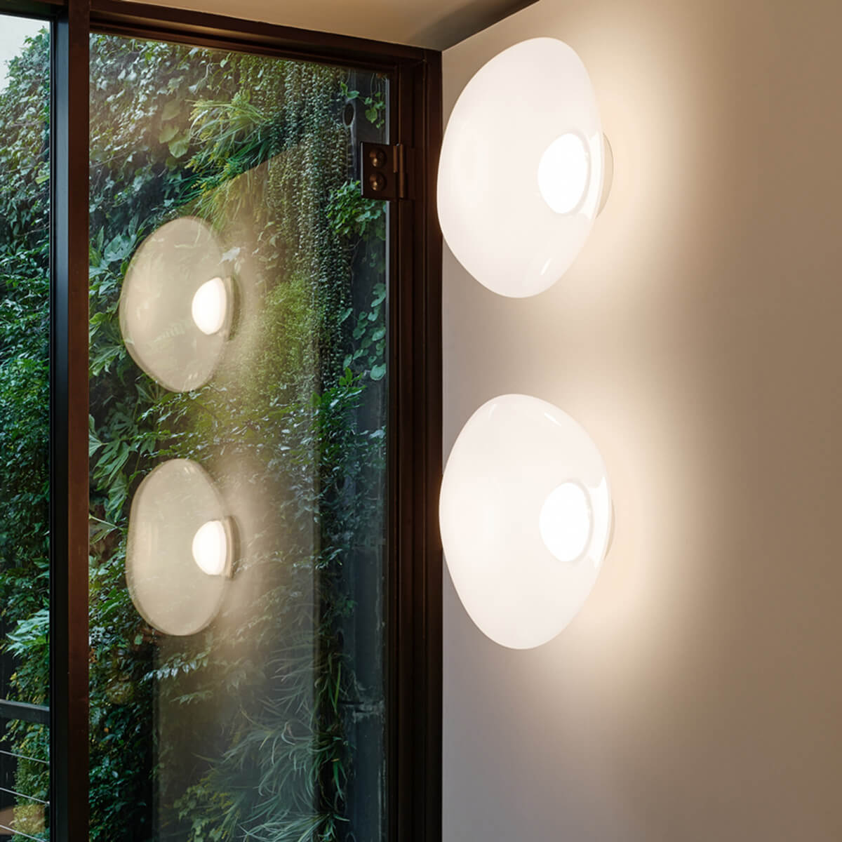 Melt Medium Surface Light LED Wandleuchte