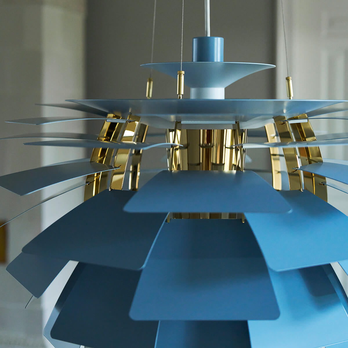 Louis Poulsen PH Artichoke 480 Pendelleuchte, Ø: 48 cm, Dusty blue / Messing